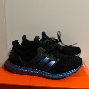 Adidas Ultraboost 5.0 DNA "Blk/Metallic Blue" Sz 9